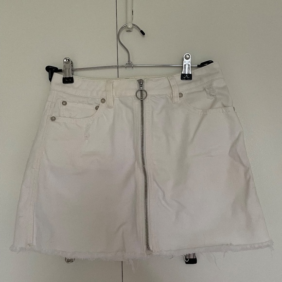 We The Free Zipper White Denim Mini Skirt Size 25 🌻🌼🌻 - Picture 3 of 15
